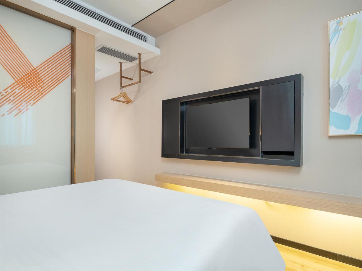 Chaoman Hotel -Guangzhou Shijing City Plaza Xiaoping Subway Station Exterior photo